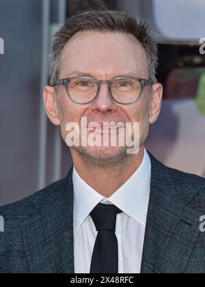 HOLLYWOOD, LOS ANGELES, CALIFORNIE, États-Unis - AVRIL 30 : Christian Slater arrive à la première à Los Angeles de 'UnFrosted' de Netflix qui a eu lieu au Théâtre égyptien Hollywood le 30 avril 2024 à Hollywood, Los Angeles, Californie, États-Unis. (Photo par image Press Agency) Banque D'Images