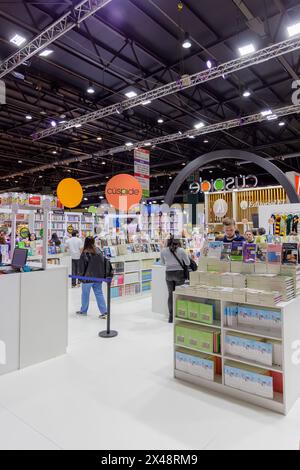 Buenos Aires, Argentine ; 26 avril 2024 : stand de la Cuspide au salon du livre de Buenos Aires. Banque D'Images