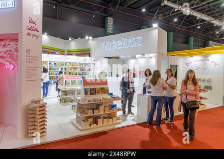 Buenos Aires, Argentine ; 26 avril 2024 : stand de l'édition Kapelusz au salon du livre de Buenos Aires. Banque D'Images