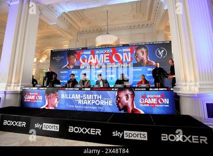 Isaac Chamberlain, Ben Whittaker, Ben Shalom, CEO de BOXXER, Andy Scott, Ezra Arenyeka et Francesca Hennessy lors d’une conférence de presse à la salle de bal 1901 à Andaz Londres. Date de la photo : mercredi 1er mai 2024. Banque D'Images