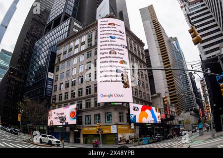 Publicité pour les services Google Cloud à Times Square à New York le dimanche 21 avril 2024 (© Richard B. Levine) Banque D'Images