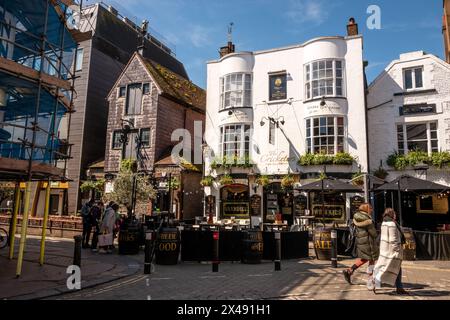 Brighton, 19 avril 2024 : The Black Lion et The Cricketers, deux des plus anciens pubs de la ville Banque D'Images