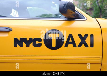 NEW YORK CITY - SEPTEMBRE 28 : de nombreux touristes utilisent le taxi comme moyen de transport principal ou unique lors de leur visite à New York City le 28 SEPTEMBRE 201 Banque D'Images