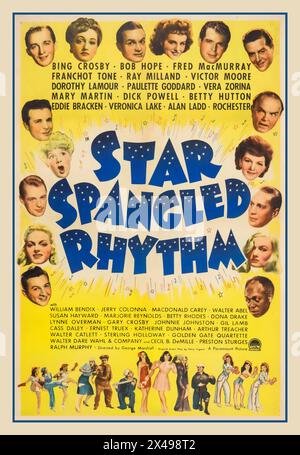 « Star Spangled Rhythm » vintage WW2 film de propagande de divertissement, un casting américain de 1942 incluant Bing Crosby, Bob Hope, Ray Milland, Alan Ladd etc., film musical réalisé par Paramount Pictures pendant la seconde Guerre mondiale comme un booster de moral. Beaucoup de studios hollywoodiens ont produit de tels films pendant la guerre, généralement des comédies musicales, souvent avec des scénarios fragiles, et avec l'intention spécifique de divertir les troupes à l'étranger et les civils de retour au pays et d'encourager la collecte de fonds - ainsi que de montrer le patriotisme des studios. Ce film a également été le premier sorti par Paramount pendant 8 semaines. Banque D'Images