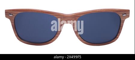 Lunettes de soleil en bois vue avant découpée sur blanc. Banque D'Images