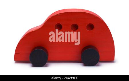 Bois Toy car vue latérale découpée sur blanc. Banque D'Images