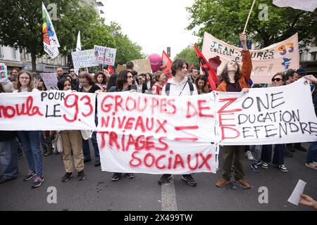 Paris, France. 01 mai 2024. © PHOTOPQR/LE PARISIEN/Olivier Arandel ; Paris ; 01/05/2024 ; Paris, France mercredi 1er mai 2024 le cortège parisien part de la place de la République à 14 heures direction la place de la Nation. 15 000 à 30 000 personnes sont attendues dans la capitale LP/Olivier Arandel - défilés traditionnels et manifestations dans les rues le jour de mai en France *** local Caption *** LP/ Olivier Arandel crédit : MAXPPP/Alamy Live News Banque D'Images