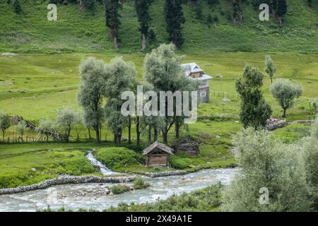 Vie de village à Sukhnai, vallée de Warwan, Cachemire, Inde Banque D'Images