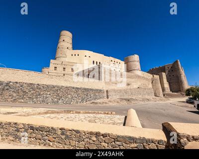 Vue sur le fort de Bahla, classé au patrimoine mondial de l'UNESCO, Bahla, Oman Banque D'Images