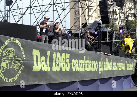 Taranto, Italie. 01 mai 2024. Parco Archeologico delle Mura Greche, Tarente, Italie, 01 mai 2024, Palco 1° maggio Taranto. Pendant le Concerto Primo Maggio a Taranto - Music concert Credit : Live Media Publishing Group/Alamy Live News Banque D'Images