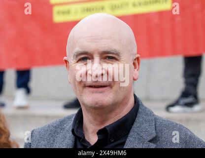 Londres, Royaume-Uni. 1er mai 2024. Mick Lynch, secrétaire général de la RMT. Les membres des syndicats et les travailleurs participent à la marche annuelle du 1er mai et au rassemblement avec des discours à Trafalgar Square. La marche dans le centre de Londres va de Clerkenwell Green à Trafalgar Square. Elle célèbre les droits des travailleurs et exige de meilleures conditions et salaires. Crédit : Mark Thomas/Alamy Live News Banque D'Images