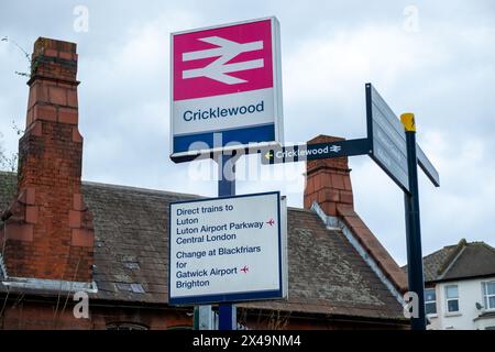 LONDRES- 3 AVRIL 2024 : Cricklewood Station à Brent, au nord-ouest de Londres Banque D'Images