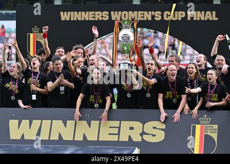 Leuven, Belgique. 01 mai 2024. Les joueuses de Bruges célèbrent après avoir remporté un match de football féminin entre Oud Heverlee Louvain et le Club Brugge YLA lors de la finale de la Coupe de Belgique, le mercredi 1 mai 2024 à Louvain, BELGIQUE . Crédit : Sportpix/Alamy Live News Banque D'Images