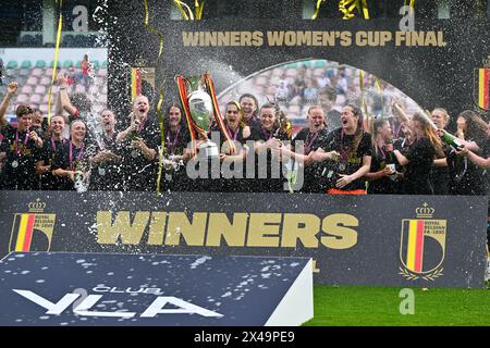 Leuven, Belgique. 01 mai 2024. Les joueuses de Bruges célèbrent après avoir remporté un match de football féminin entre Oud Heverlee Louvain et le Club Brugge YLA lors de la finale de la Coupe de Belgique, le mercredi 1 mai 2024 à Louvain, BELGIQUE . Crédit : Sportpix/Alamy Live News Banque D'Images