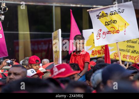 Colombo, Colombo, Sri Lanka. 1er mai 2024. Des militants et des partisans du (NPP) participent à un rassemblement le jour du travail 2024 (crédit image : © Kenula Pathirathna/ZUMA Press Wire) USAGE ÉDITORIAL SEULEMENT! Non destiné à UN USAGE commercial ! Banque D'Images