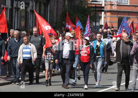 Les travailleurs et sympathisants des organisations syndicales néerlandaises participent aux manifestations le 1er mai 2024 à Amsterdam, pays-Bas. Mai annuel dirigé par le syndicat néerlandais Banque D'Images