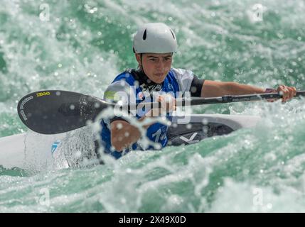 26 avril 2024 : Marcella Altman (14 ans) lors des essais olympiques de kayak par équipe à Riversport à Oklahoma City, OK. Banque D'Images