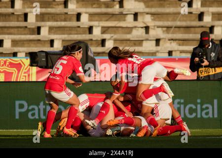 Lisbonne, Portugal. 01 mai 2024. Lisbonne, Portugal, 01 mai 2024 : L'équipe SL Benfica célèbre le but de Chandra Davidson (25 SL Benfica) lors de la finale TACA da Liga entre SL Benfica et Sporting CP à l'Estadio do Restelo à Lisbonne, Portugal (Pedro Porru/SPP) crédit : SPP Sport Press photo. /Alamy Live News Banque D'Images