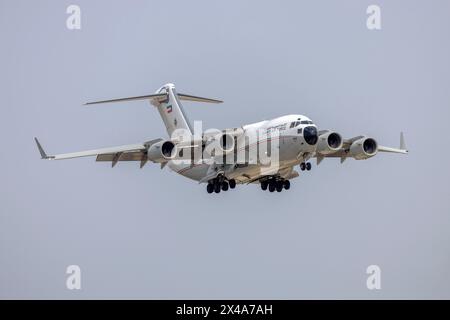 Koweït Air Force Boeing C-17A Globemaster III (REG : KAF342) livrant un moteur de remplacement pour un KAF Hercules bloqué à Malte. Banque D'Images