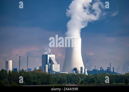 Vue de la centrale électrique au charbon STEAG Walsum, bloc 10, tour de refroidissement, parties de l'aciérie ThyssenKrupp à Bruckhausen, Marxloh, Duisburg Banque D'Images