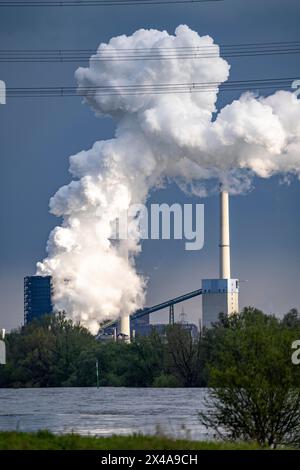 La cokerie de Schwelgern, de l’aciérie ThyssenKrupp, située à Bruckhausen, Marxloh, Löschwolke, Duisburg, NRW, Allemagne, Banque D'Images