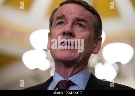 Washington, États-Unis. 01 mai 2024. Le sénateur américain Michael Bennet, d-CO, lors d'une conférence de presse à la suite d'un déjeuner politique hebdomadaire au Capitole américain à Washington, DC le mercredi 1er mai 2024. Photo de Annabelle Gordon/UPI crédit : UPI/Alamy Live News Banque D'Images