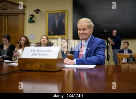 Washington, États-Unis d'Amérique. 30 avril 2024. Washington, États-Unis d'Amérique. 30 avril 2024. Bill Nelson, administrateur de la NASA, témoigne devant l'audience du Comité de la Science, de l'espace et de la technologie de la Chambre au sujet du budget de l'année fiscale 2025 de la NASA au Rayburn House Office Building, le 30 avril 2024 à Washington, DC crédit : Bill Ingalls/NASA/Alamy Live News Banque D'Images