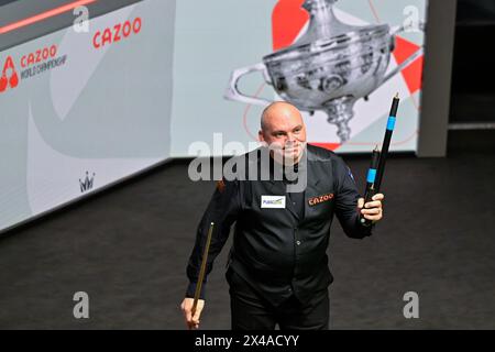 Sheffield, Royaume-Uni. 01 mai 2024. Stuart Bingham célèbre sa victoire sur Ronnie O'Sullivan, lors des Championnats du monde Cazoo 2024 au Crucible Theatre, Sheffield, Royaume-Uni, le 1er mai 2024 (photo de Cody Froggatt/News images) à Sheffield, Royaume-Uni le 5/1/2024. (Photo de Cody Froggatt/News images/Sipa USA) crédit : Sipa USA/Alamy Live News Banque D'Images