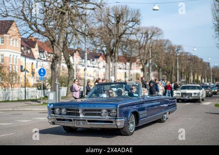 Chrysler 300 1966 au défilé Classic car célébrant le printemps le 1er mai à Norrkoping, Suède 2024 Banque D'Images