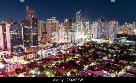 Lumières de nuit colorées de Makati City Banque D'Images