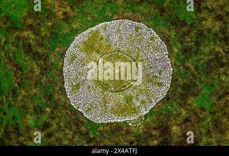 Plate-forme Brenig Cairn alias Brenig 51. Un des Cairns préhistoriques de Brenig au-dessus du réservoir de Llyn Brenig dans le Denbighshire, pays de Galles. 2000 BC site de crémation Banque D'Images