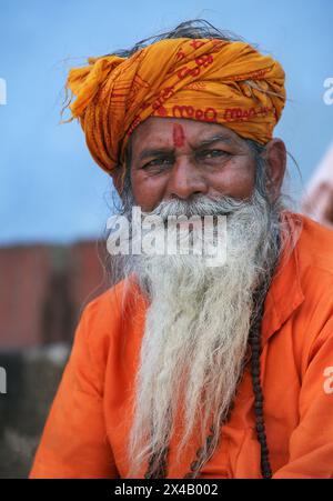 Sadhu ou aspirant spirituel à Varanasi, Inde Banque D'Images