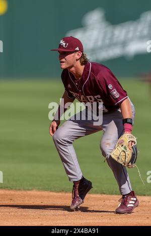 1er mai 2024 : Nick Rodriguez #3 Bears Infielder se prépare alors que la balle est lancée. L'Arkansas bat le Missouri State 8-5 à Fayetteville, AR. Richey Miller/CSM(image crédit : © Richey Miller/Cal Sport Media) Banque D'Images