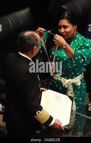 Non exclusif : le ministère mexicain de la Marine, l'amiral Rafael Ojeda Durán et la présidente du conseil d'administration du Sénat mexicain, Ana Lilia R. Banque D'Images