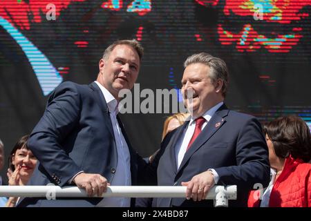 Vienne, Autriche. 01 mai 2024. Österreich ; WIEN ; 20240501 ; Vorsitzender der Sozialdemokratische Partei Österreich (SPÖ) Andreas Babler (L.) und Wiener Bürgermeister Michael Ludwig an der Bühne während der Tag der Arbeit Feier vor dem Rathaus in Wien am 01. Mai 2024. - 20240501 PD4643 crédit : APA-PictureDesk/Alamy Live News Banque D'Images