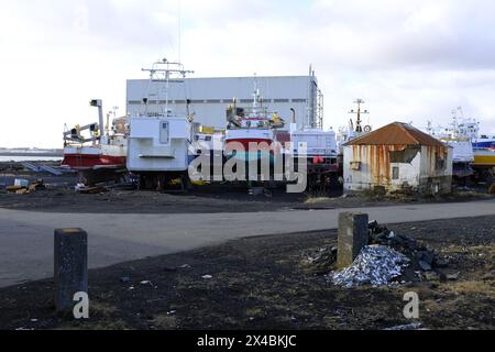 Bateaux de pêche à Reykjanesbaer, près de Keflavik, Islande Banque D'Images