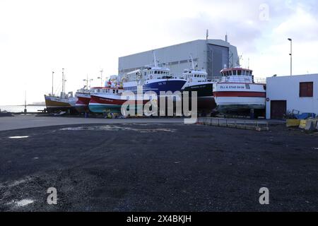 Bateaux de pêche à Reykjanesbaer, près de Keflavik, Islande Banque D'Images