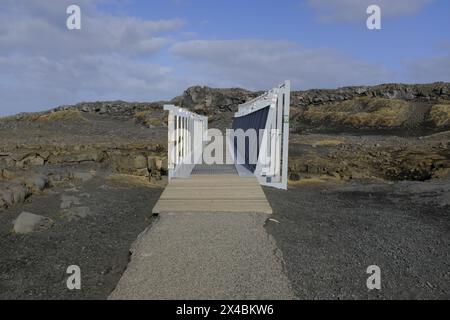 Pont entre l'Europe et les continents américains à Reykjanes, une attraction touristique islandaise Banque D'Images