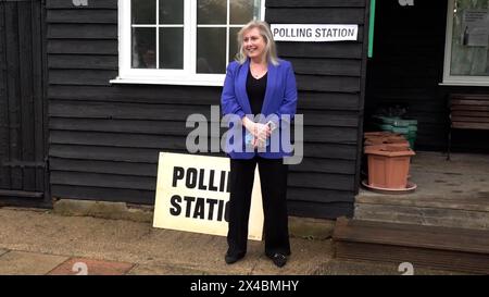 Capture d'écran de l'AP vidéo de la candidate du parti conservateur pour le maire de Londres, Susan Hall arrivant au bureau de vote du Hatch End Lawn Tennis Club, Londres, pour voter à l'élection du maire. Date de la photo : jeudi 2 mai 2024. Banque D'Images