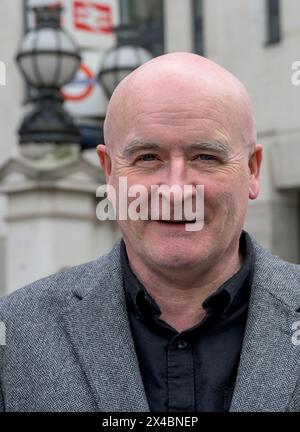 Mick Lynch, secrétaire général du Syndicat national des travailleurs des chemins de fer, des Maritimes et des transports (RMT) à la marche du 1er mai à Londres, dans le Strand, Londres, U. Banque D'Images