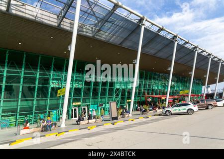 Extérieur du terminal Aéroport International de Tirana Nënë Tereza, Aéroport mère Theresa Rinas, Tirana, Albanie Banque D'Images