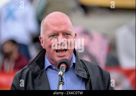 Matt Wrack (président de TUC et Gen sec FBU) s'exprimant lors du rassemblement du 1er mai à Londres à Trafalgar Square Londres, Royaume-Uni le 1er mai 2024. Banque D'Images