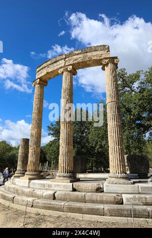 Olympia, Grèce. Grèce antique colonnes corinthiennes à Olympie, vue des premiers Jeux Olympiques Banque D'Images