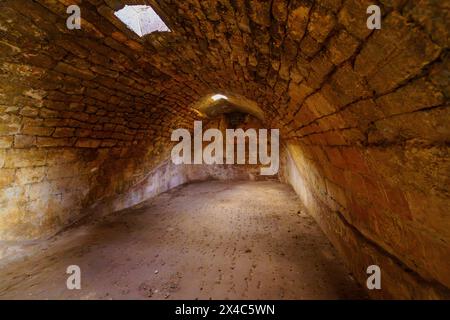 Vue d'une ancienne citerne d'eau dans la forteresse de Belvoir (Kochav Hayarden, Jordan Star), maintenant un parc national. Nord d'Israël Banque D'Images