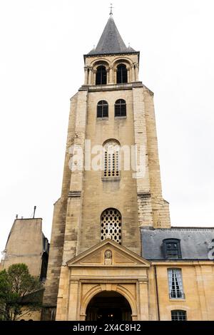 Principal de l'église abbatiale de Saint-Germain-des-Prés un portail a été construit dans la tour ouest, achevée au XIIe siècle. Le portail roman s'est effondré Banque D'Images