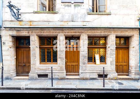 La maison de Nicolas Flamel, située au 51 rue de Montmorency dans le 3ème arrondissement de Paris. France. Il a été achevé en 1407, comme il est inscrit Banque D'Images