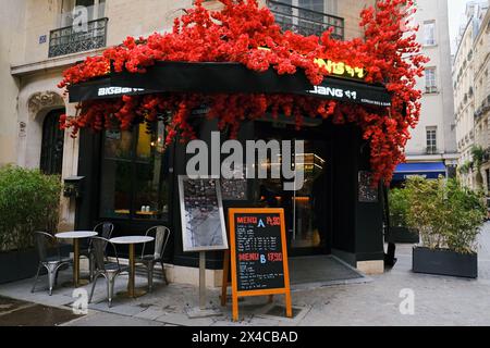 Paris, France - 11 mars 2024. Célèbre restaurant Bigbang Marais sur la rue des Lombards à Paris, France. Banque D'Images