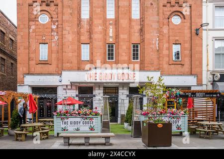 Le bar Giddy Goose, restaurant et café en plein air, St Johns place dans la ville de Perth. Banque D'Images