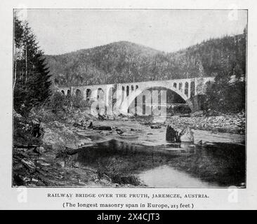 PONT FERROVIAIRE SUR LE PRUTH, JAREMCZE, AUTRICHE. (La plus longue travée de maçonnerie en Europe, 213 pieds ) de l'article LES MÉRITES ET LA PERMANENCE DU PONT EN ARC DE MAÇONNERIE. Par Albert W. Buel. Tiré de l'Engineering Magazine consacré au progrès industriel volume XVII 1899 The Engineering Magazine Co Banque D'Images