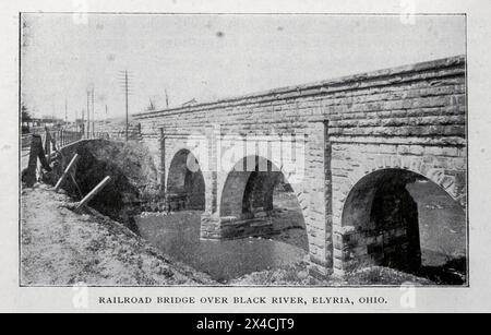 PONT DE CHEMIN DE FER SUR BLACK RIVER, ELYRIA, OHIO. DE L'ARTICLE LES MÉRITES ET LA PERMANENCE DU PONT EN ARC DE MAÇONNERIE. Par Albert W. Buel. Tiré de l'Engineering Magazine consacré au progrès industriel volume XVII 1899 The Engineering Magazine Co Banque D'Images